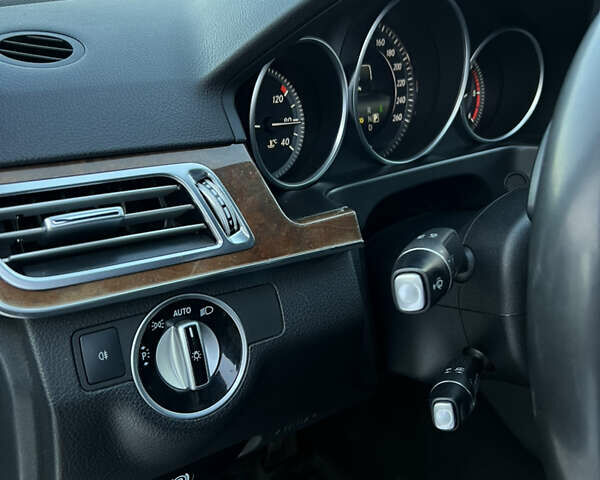 Синий Мерседес Е-Класс, объемом двигателя 3 л и пробегом 330 тыс. км за 17500 $, фото 31 на Automoto.ua