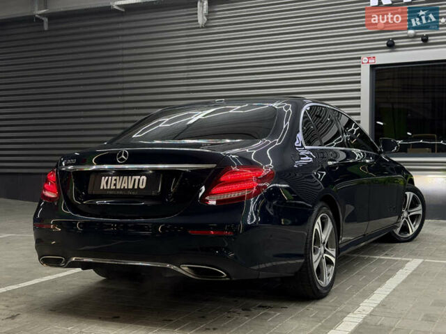 Синий Мерседес Е-Класс, объемом двигателя 2 л и пробегом 103 тыс. км за 27900 $, фото 6 на Automoto.ua