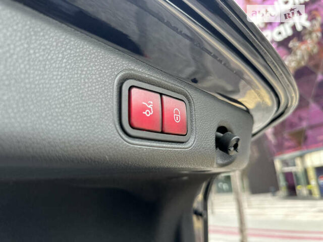 Синий Мерседес Е-Класс, объемом двигателя 3 л и пробегом 122 тыс. км за 34800 $, фото 9 на Automoto.ua