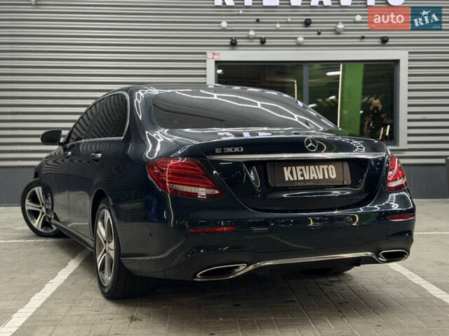 Синий Мерседес Е-Класс, объемом двигателя 2 л и пробегом 103 тыс. км за 27900 $, фото 8 на Automoto.ua
