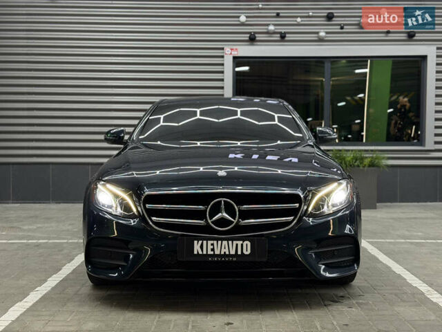 Синий Мерседес Е-Класс, объемом двигателя 2 л и пробегом 103 тыс. км за 27900 $, фото 2 на Automoto.ua