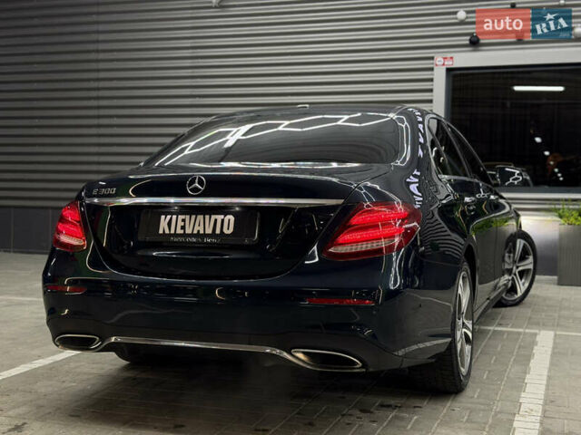 Синий Мерседес Е-Класс, объемом двигателя 2 л и пробегом 103 тыс. км за 27900 $, фото 5 на Automoto.ua