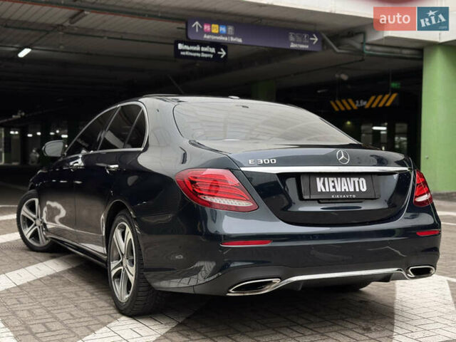 Синий Мерседес Е-Класс, объемом двигателя 2 л и пробегом 105 тыс. км за 27900 $, фото 5 на Automoto.ua