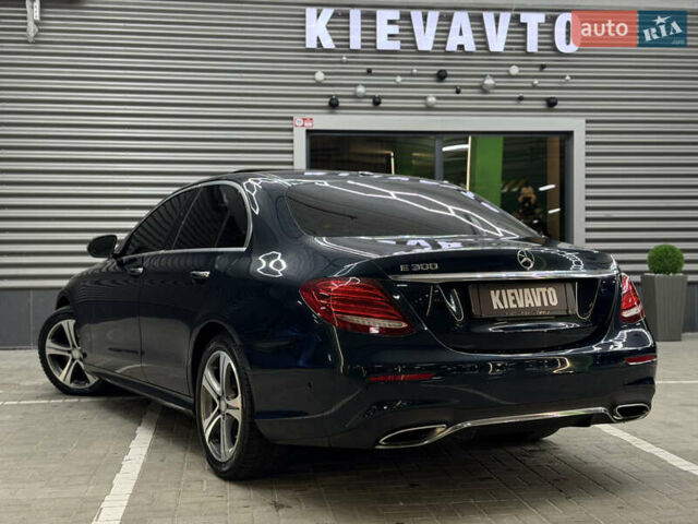 Синий Мерседес Е-Класс, объемом двигателя 2 л и пробегом 103 тыс. км за 27900 $, фото 9 на Automoto.ua