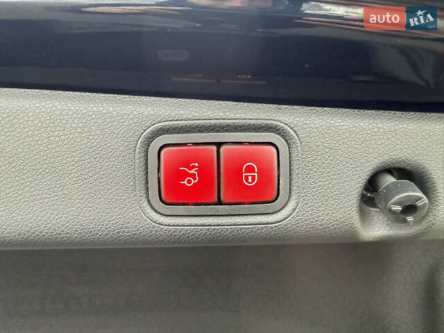 Синий Мерседес Е-Класс, объемом двигателя 2 л и пробегом 73 тыс. км за 25900 $, фото 25 на Automoto.ua