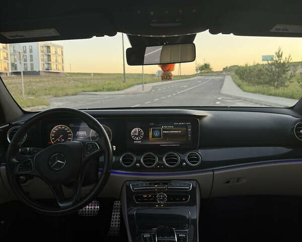 Синий Мерседес Е-Класс, объемом двигателя 1.99 л и пробегом 62 тыс. км за 30500 $, фото 5 на Automoto.ua