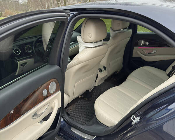 Синій Мерседес Е-Клас, об'ємом двигуна 1.99 л та пробігом 71 тис. км за 31000 $, фото 12 на Automoto.ua