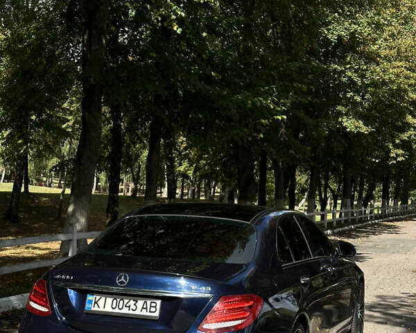 Синий Мерседес Е-Класс, объемом двигателя 3 л и пробегом 80 тыс. км за 40500 $, фото 2 на Automoto.ua