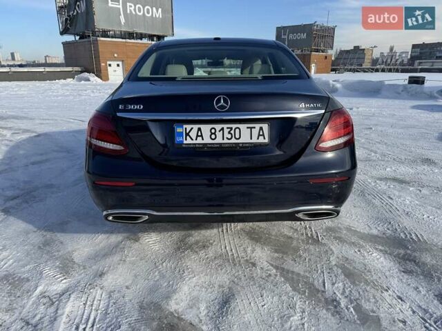Синий Мерседес Е-Класс, объемом двигателя 1.99 л и пробегом 181 тыс. км за 25600 $, фото 4 на Automoto.ua