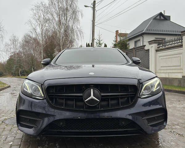 Синій Мерседес Е-Клас, об'ємом двигуна 1.99 л та пробігом 71 тис. км за 31000 $, фото 1 на Automoto.ua