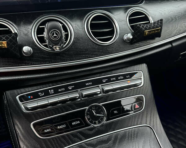 Синий Мерседес Е-Класс, объемом двигателя 1.95 л и пробегом 121 тыс. км за 36000 $, фото 18 на Automoto.ua