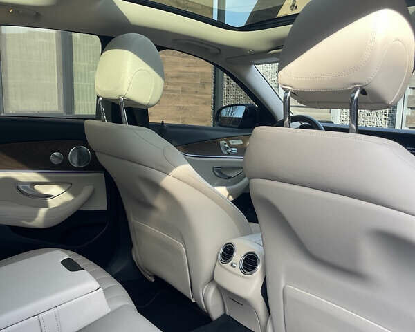 Синий Мерседес Е-Класс, объемом двигателя 1.99 л и пробегом 74 тыс. км за 48500 $, фото 26 на Automoto.ua