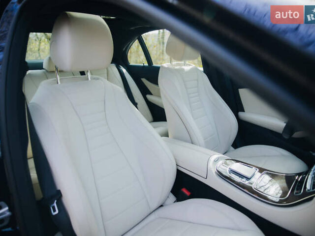 Синий Мерседес Е-Класс, объемом двигателя 3 л и пробегом 38 тыс. км за 49999 $, фото 59 на Automoto.ua