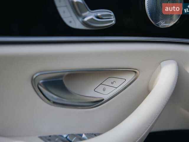 Синий Мерседес Е-Класс, объемом двигателя 3 л и пробегом 38 тыс. км за 49999 $, фото 27 на Automoto.ua