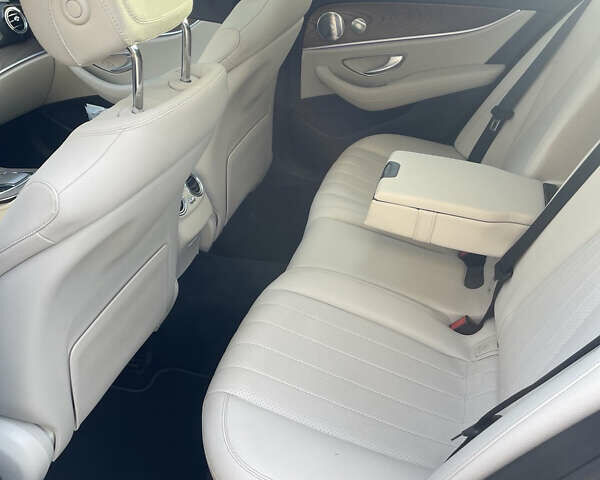 Синий Мерседес Е-Класс, объемом двигателя 1.99 л и пробегом 74 тыс. км за 48500 $, фото 29 на Automoto.ua