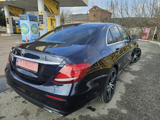 Синій Мерседес Е-Клас, об'ємом двигуна 0 л та пробігом 270 тис. км за 38900 $, фото 4 на Automoto.ua