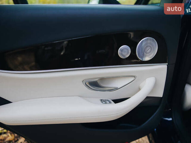 Синий Мерседес Е-Класс, объемом двигателя 3 л и пробегом 38 тыс. км за 49999 $, фото 35 на Automoto.ua