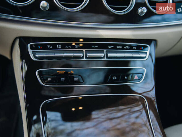 Синий Мерседес Е-Класс, объемом двигателя 3 л и пробегом 38 тыс. км за 49999 $, фото 63 на Automoto.ua