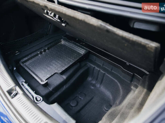 Синий Мерседес Е-Класс, объемом двигателя 3 л и пробегом 38 тыс. км за 49999 $, фото 43 на Automoto.ua