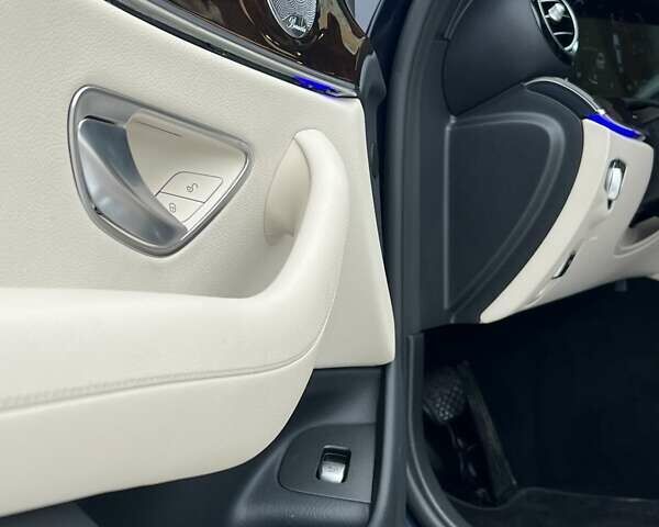 Синій Мерседес Е-Клас, об'ємом двигуна 3 л та пробігом 52 тис. км за 58000 $, фото 20 на Automoto.ua