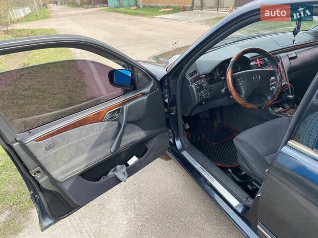 Синій Мерседес Е-Клас, об'ємом двигуна 2 л та пробігом 370 тис. км за 3500 $, фото 4 на Automoto.ua