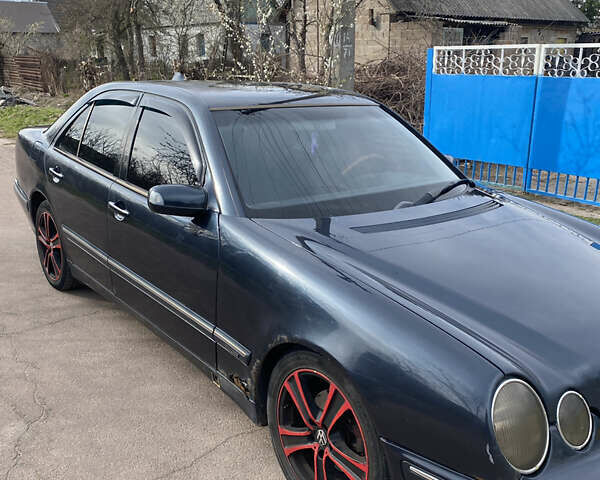 Синій Мерседес Е-Клас, об'ємом двигуна 2 л та пробігом 370 тис. км за 3500 $, фото 9 на Automoto.ua