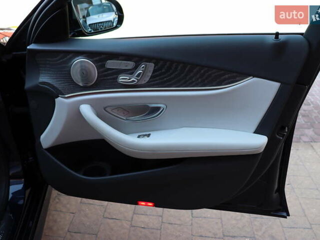 Синий Мерседес Е-Класс, объемом двигателя 2 л и пробегом 55 тыс. км за 47900 $, фото 51 на Automoto.ua