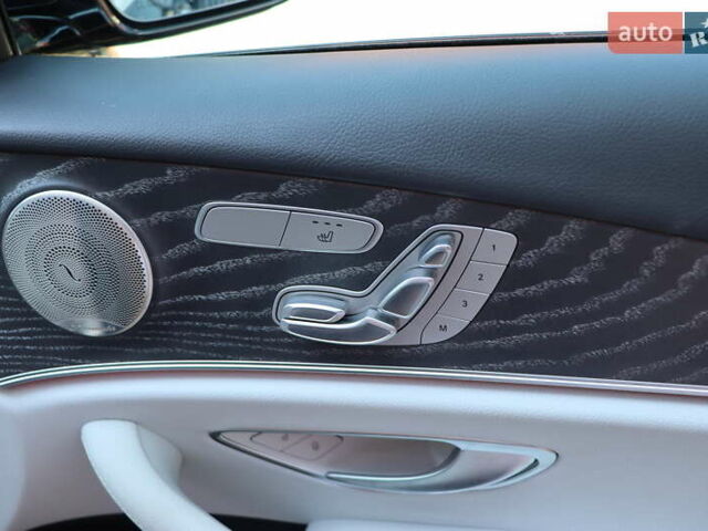 Синий Мерседес Е-Класс, объемом двигателя 2 л и пробегом 55 тыс. км за 47900 $, фото 52 на Automoto.ua