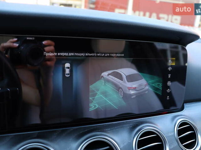 Синий Мерседес Е-Класс, объемом двигателя 2 л и пробегом 55 тыс. км за 47900 $, фото 33 на Automoto.ua