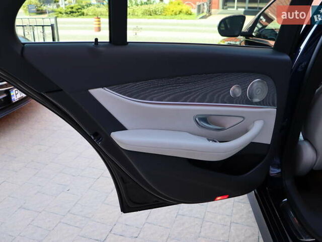 Синий Мерседес Е-Класс, объемом двигателя 2 л и пробегом 55 тыс. км за 47900 $, фото 37 на Automoto.ua