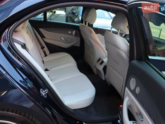 Синий Мерседес Е-Класс, объемом двигателя 2 л и пробегом 55 тыс. км за 47900 $, фото 46 на Automoto.ua