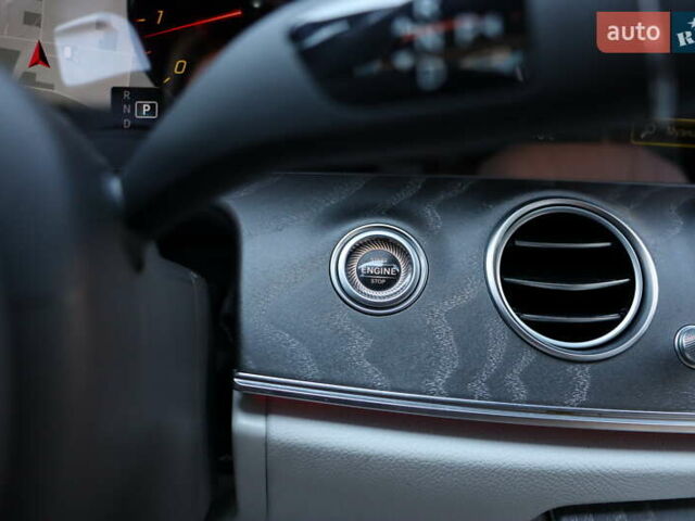 Синий Мерседес Е-Класс, объемом двигателя 2 л и пробегом 55 тыс. км за 47900 $, фото 28 на Automoto.ua