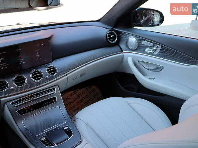 Синий Мерседес Е-Класс, объемом двигателя 2 л и пробегом 55 тыс. км за 47900 $, фото 42 на Automoto.ua