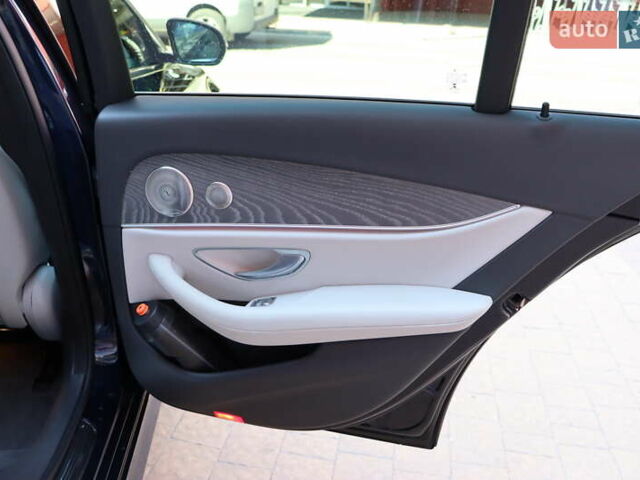 Синий Мерседес Е-Класс, объемом двигателя 2 л и пробегом 55 тыс. км за 47900 $, фото 48 на Automoto.ua