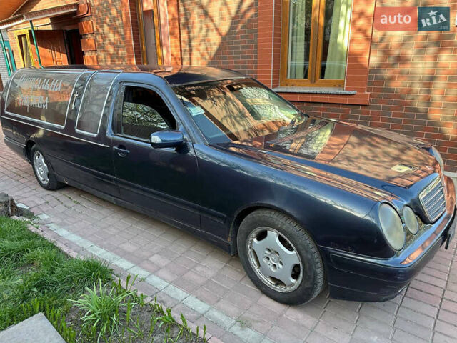 Синий Мерседес Е-Класс, объемом двигателя 2.7 л и пробегом 250 тыс. км за 10700 $, фото 2 на Automoto.ua