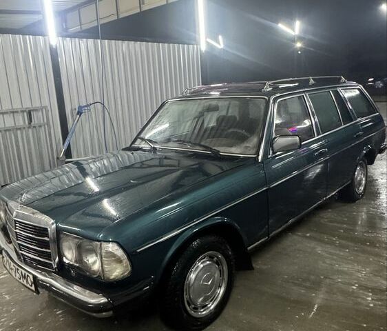 Синий Мерседес Е-Класс, объемом двигателя 2 л и пробегом 370 тыс. км за 1600 $, фото 1 на Automoto.ua