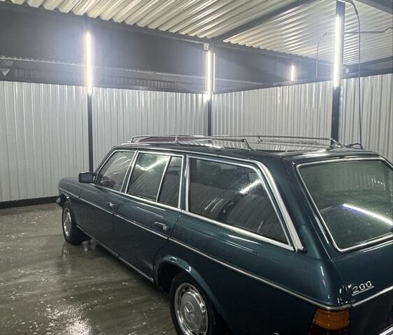 Синий Мерседес Е-Класс, объемом двигателя 2 л и пробегом 370 тыс. км за 1600 $, фото 3 на Automoto.ua