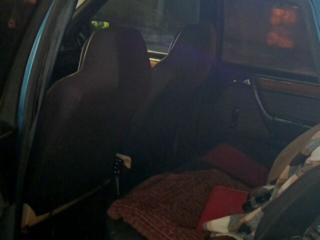 Синій Мерседес Е-Клас, об'ємом двигуна 0 л та пробігом 549 тис. км за 1650 $, фото 5 на Automoto.ua