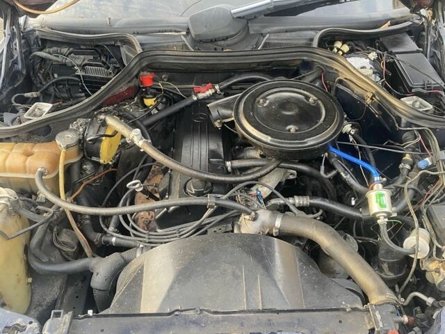 Синий Мерседес Е-Класс, объемом двигателя 2.3 л и пробегом 200 тыс. км за 1500 $, фото 5 на Automoto.ua