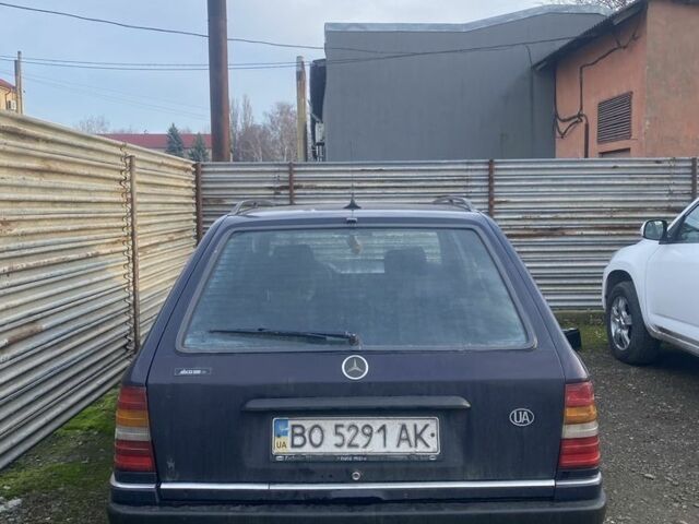 Синий Мерседес Е-Класс, объемом двигателя 2.3 л и пробегом 200 тыс. км за 1500 $, фото 4 на Automoto.ua