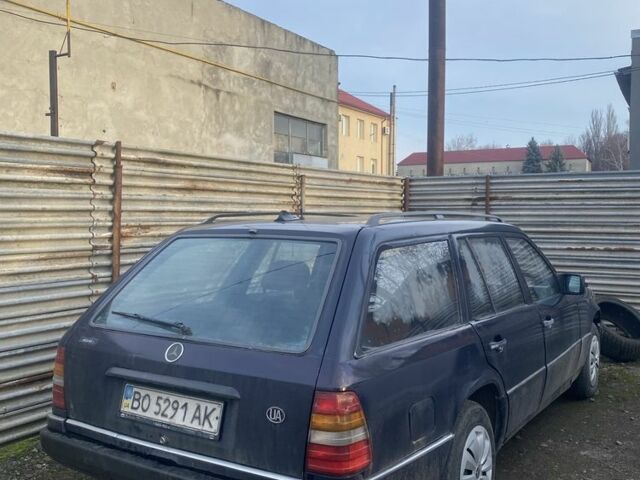 Синий Мерседес Е-Класс, объемом двигателя 2.3 л и пробегом 200 тыс. км за 1500 $, фото 3 на Automoto.ua