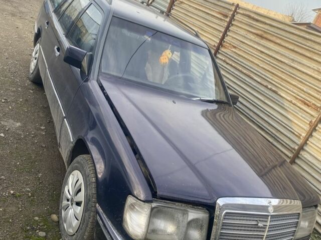 Синий Мерседес Е-Класс, объемом двигателя 2.3 л и пробегом 200 тыс. км за 1500 $, фото 1 на Automoto.ua