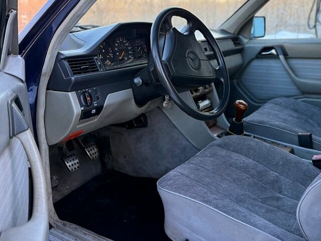 Синій Мерседес Е-Клас, об'ємом двигуна 2.3 л та пробігом 352 тис. км за 1950 $, фото 12 на Automoto.ua