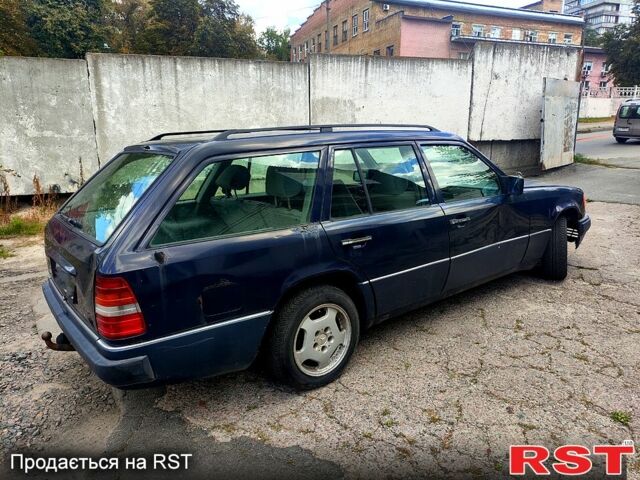 Синій Мерседес Е-Клас, об'ємом двигуна 2 л та пробігом 233 тис. км за 2500 $, фото 2 на Automoto.ua