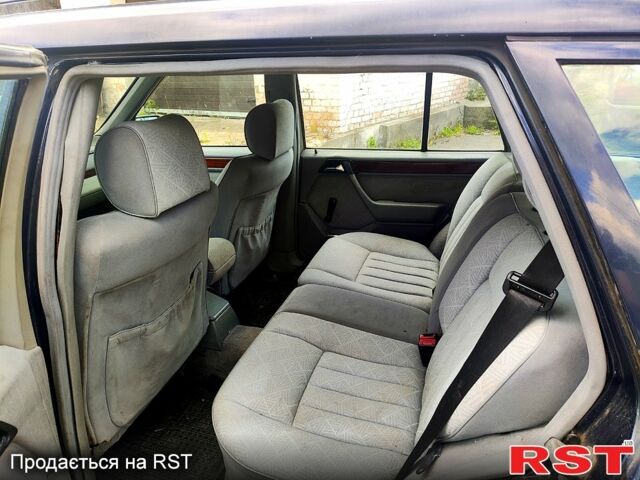 Синій Мерседес Е-Клас, об'ємом двигуна 2 л та пробігом 233 тис. км за 2500 $, фото 4 на Automoto.ua