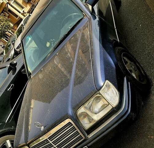 Синий Мерседес Е-Класс, объемом двигателя 3 л и пробегом 450 тыс. км за 5000 $, фото 3 на Automoto.ua