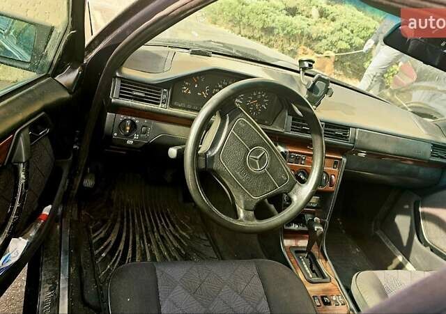 Синий Мерседес Е-Класс, объемом двигателя 3 л и пробегом 450 тыс. км за 5000 $, фото 5 на Automoto.ua