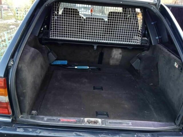 Синій Мерседес Е-Клас, об'ємом двигуна 3 л та пробігом 320 тис. км за 3700 $, фото 2 на Automoto.ua