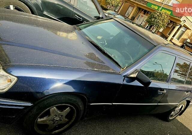 Синий Мерседес Е-Класс, объемом двигателя 3 л и пробегом 450 тыс. км за 5000 $, фото 2 на Automoto.ua