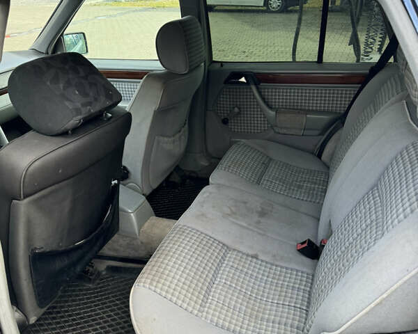 Мерседес Е-Класс 1996 в Бориславе на Automoto.ua Синий Мерседес Е-Класс, объемом двигателя 2.5 л и пробегом 475 тыс. км за 1400 $, фото 3 на Automoto.ua